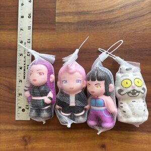 Kpop demon Hunter (4 dolls) stress relief/squishy dolls